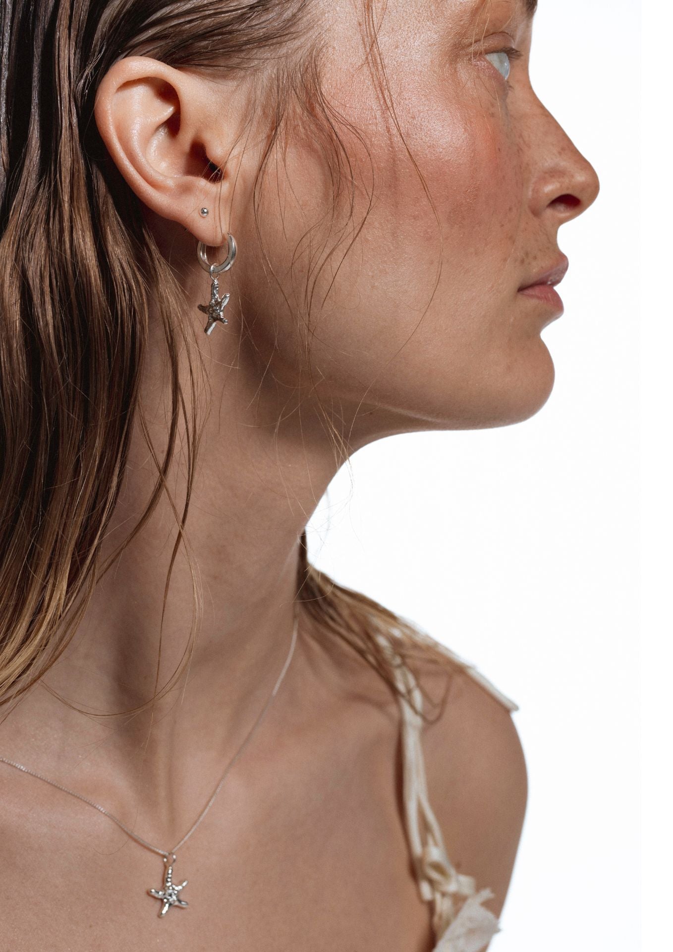 No More accessories Sea Star Midi Hoops in Silver