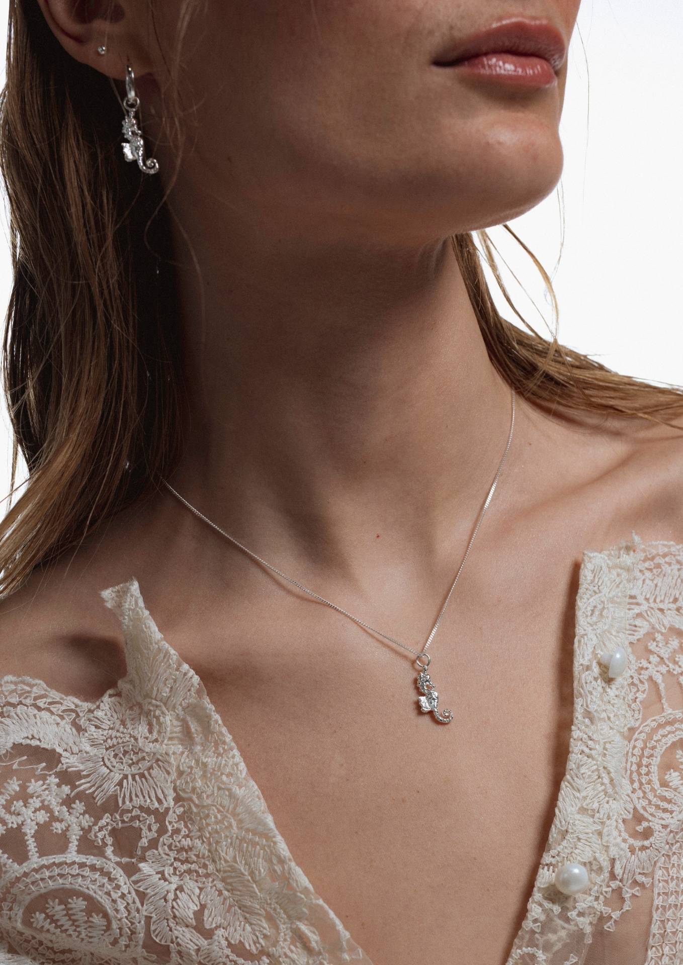 NO MORE accessories Sea Horse Necklace in Silver