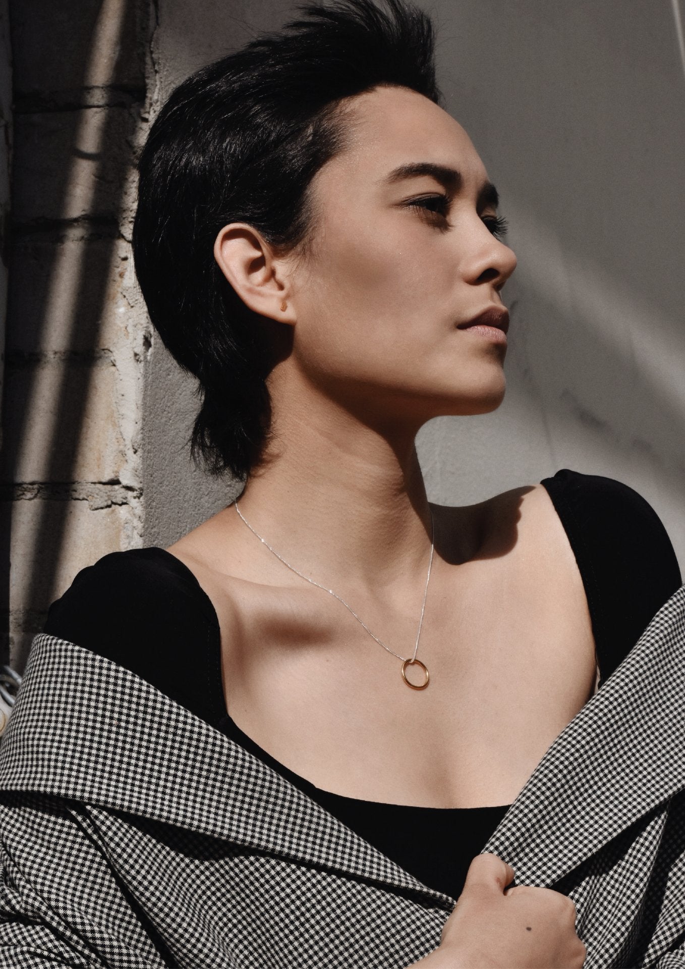 NO MORE accessories Circle Necklace in sterling silver with gold plated pendant