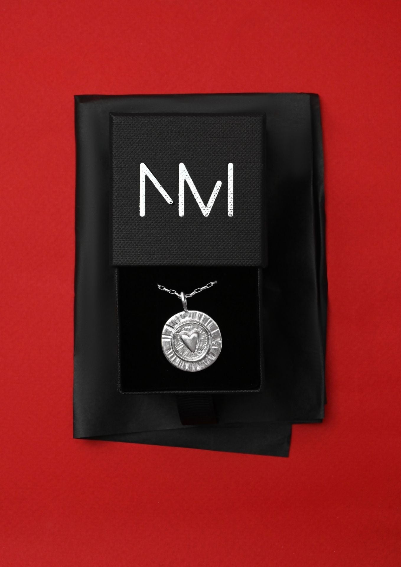 Heartbeat Amulet Belcher Necklace Silver
