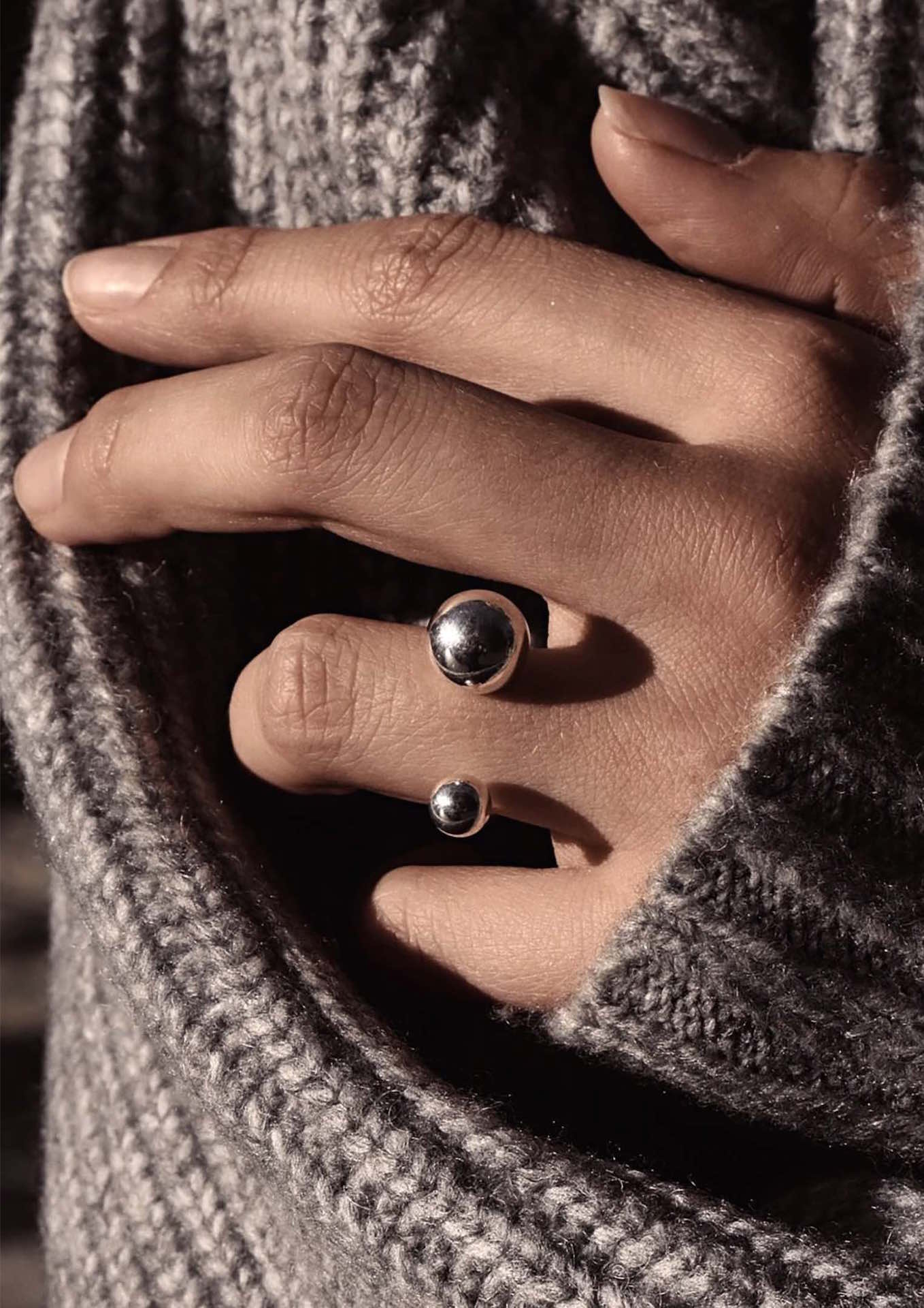 NO MORE accessories Big Bomb Multisize Ring in sterling silver with two asymmetrical hollow balls